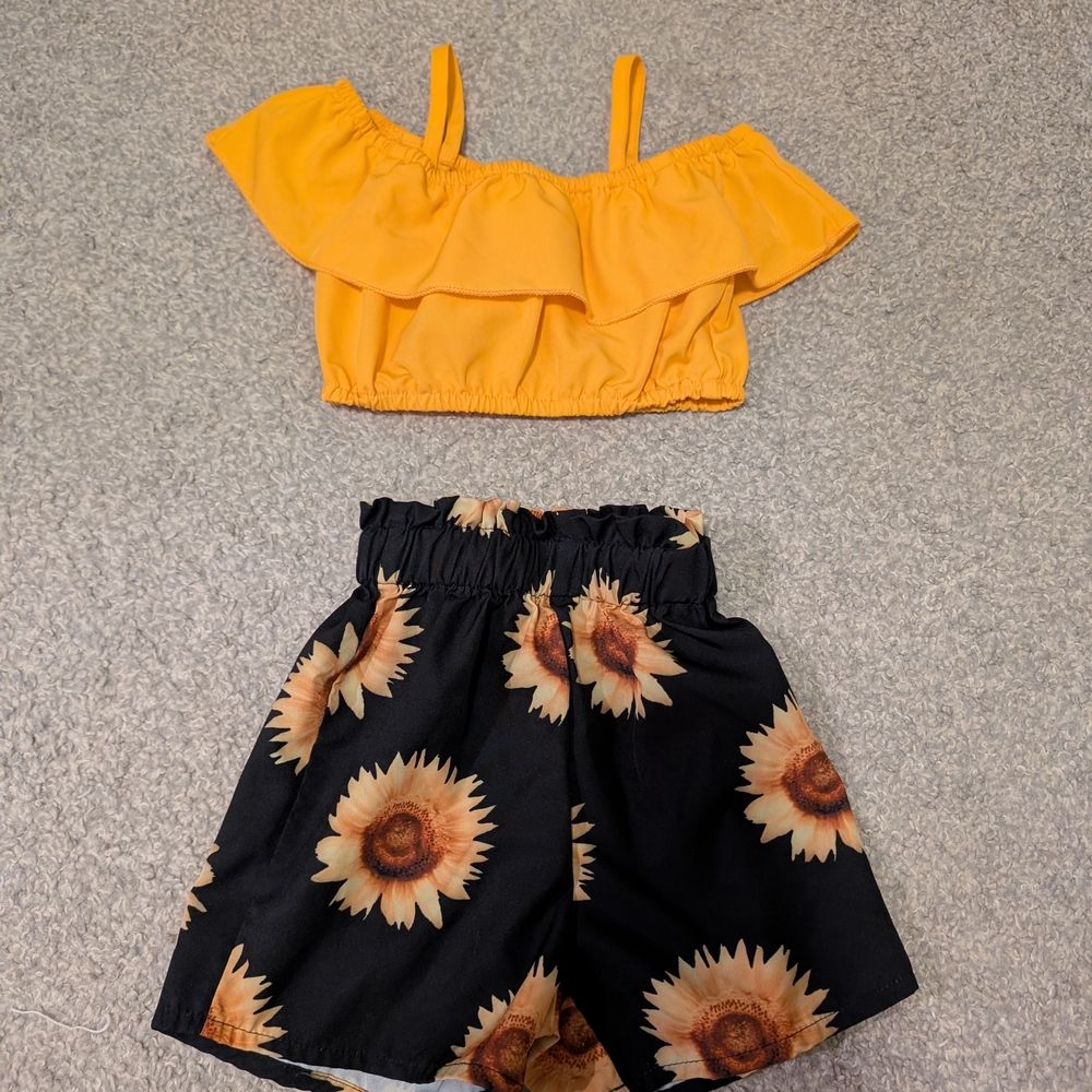 Yellow Ruffle Crop Top and Sunflower Print Shorts Set - Picture 3 of 7